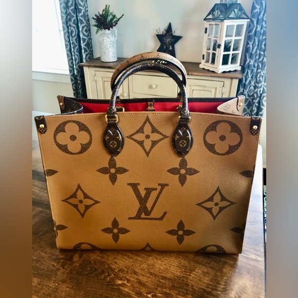 Louis Vuitton OnTheGo bag - Picture 2 of 5